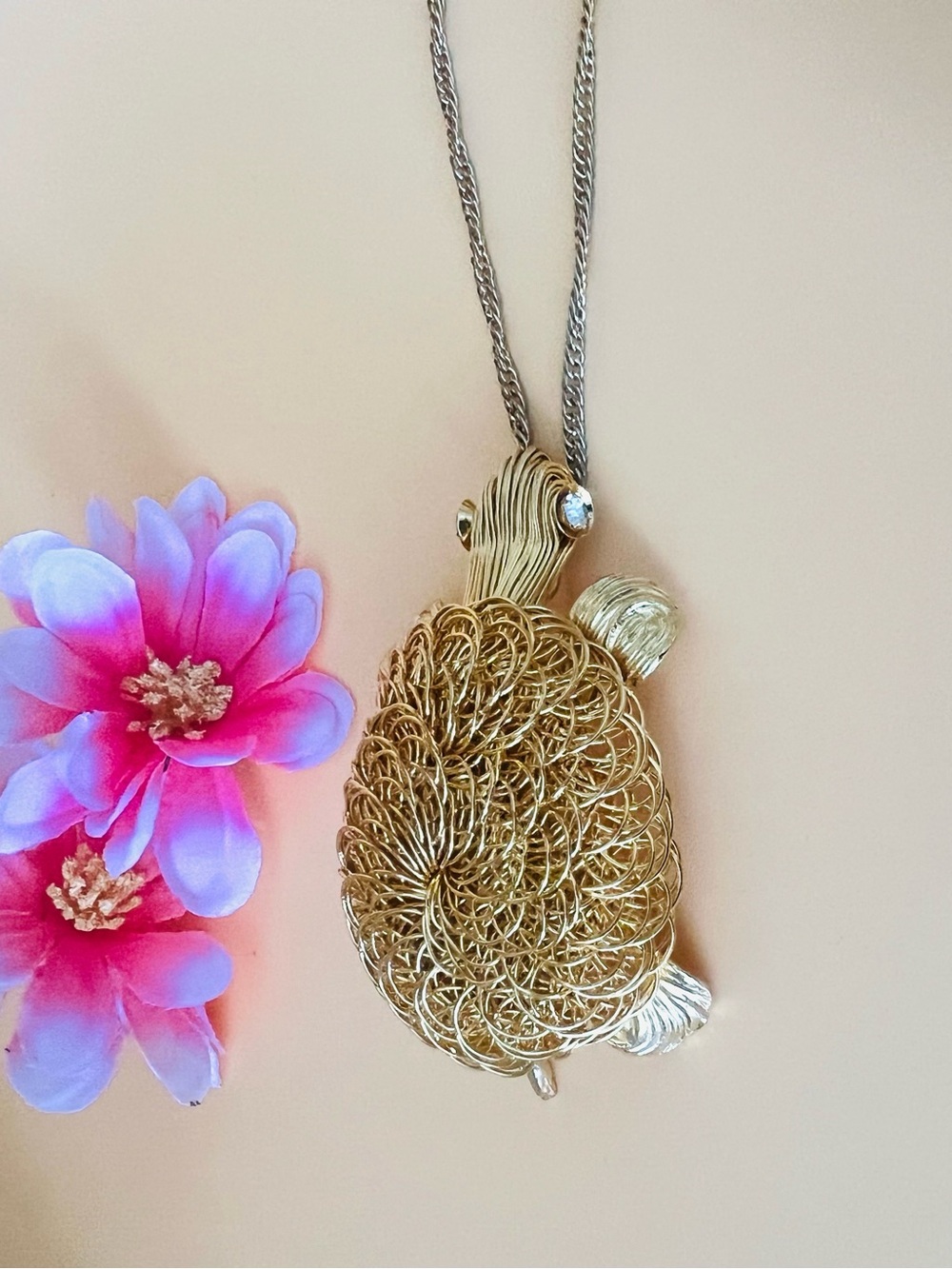 Elegant Gold tone wired Turtle Pendant Necklace